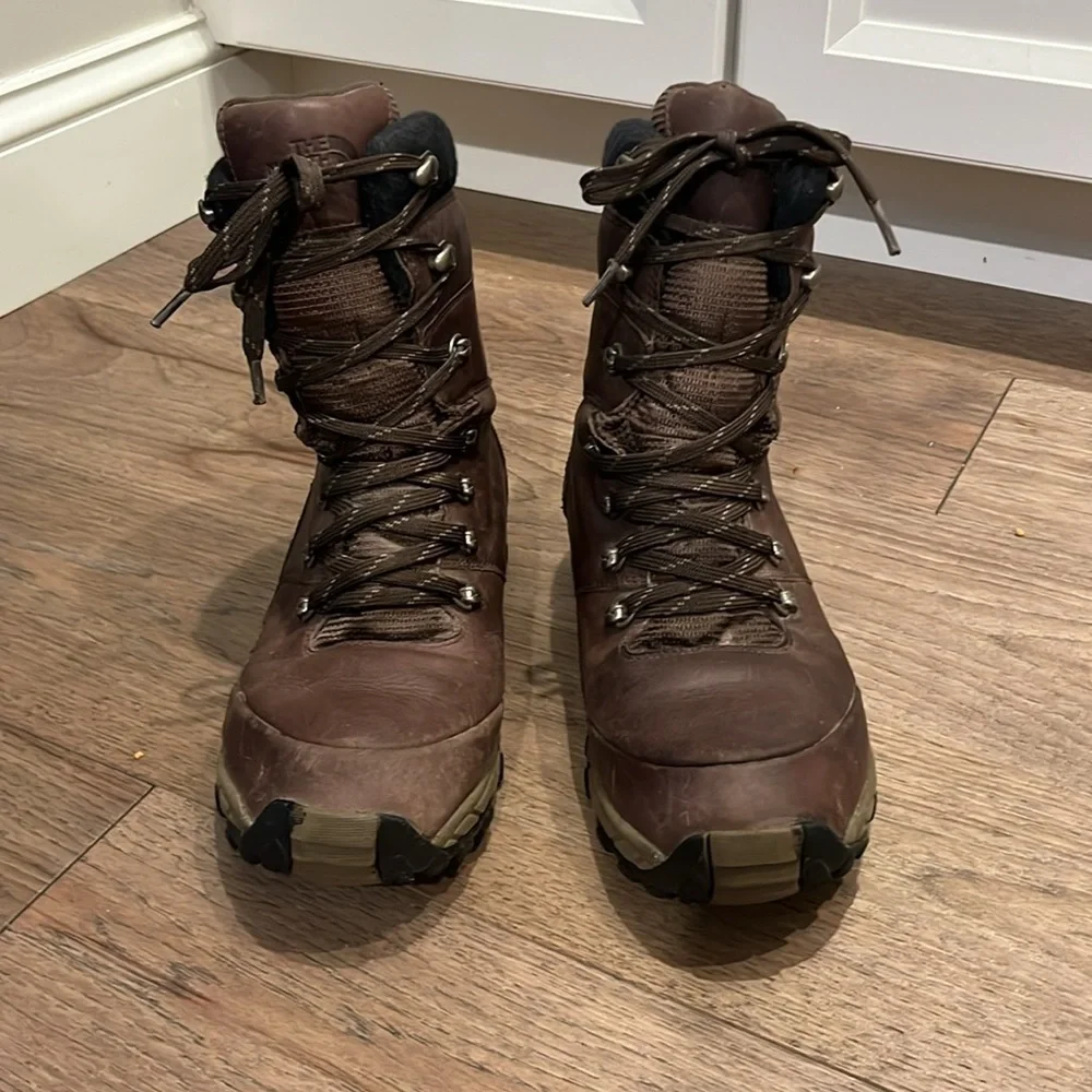 THE NORTH FACE | Chilkat leather insulated waterproof tall boot, size 8